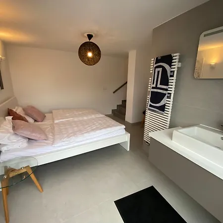 Дом отдыха Einzigartiges Haus Mit Wunderbaren Seeblick Auf Maggiore Массино-Висконти