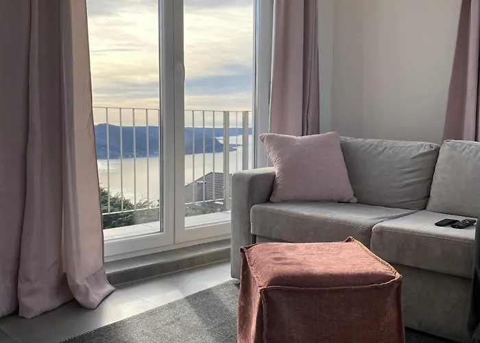 Einzigartiges Haus Mit Wunderbaren Seeblick Auf Maggiore Prázdninový dům *